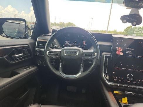 Certified 2025 GMC Yukon XL Denali w/ Denali Reserve Package AWD/4WD image 16