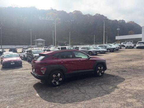 Used 2025 Hyundai Kona SEL image 3