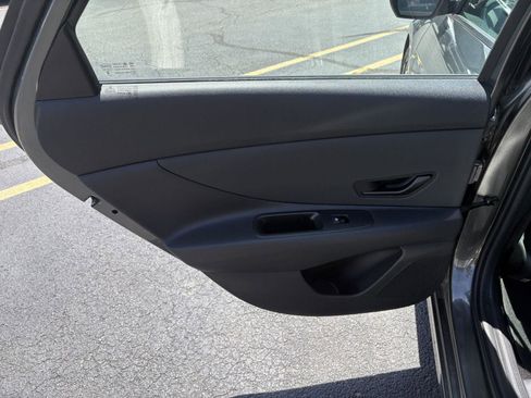 Used 2025 Hyundai Elantra Sport FWD image 11