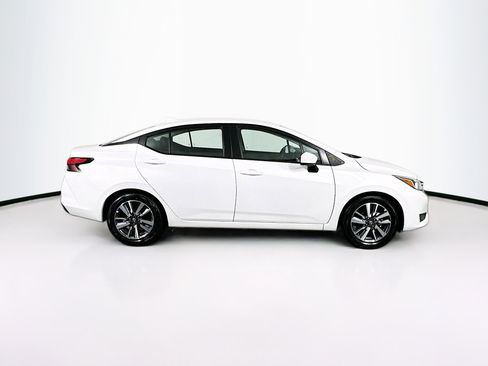 Used 2023 Nissan Versa SV image 10