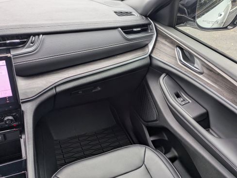 New 2025 Jeep Grand Cherokee Limited image 18