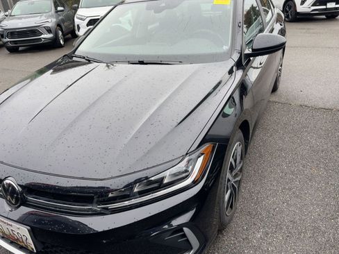 Used 2025 Volkswagen Jetta SE image 5