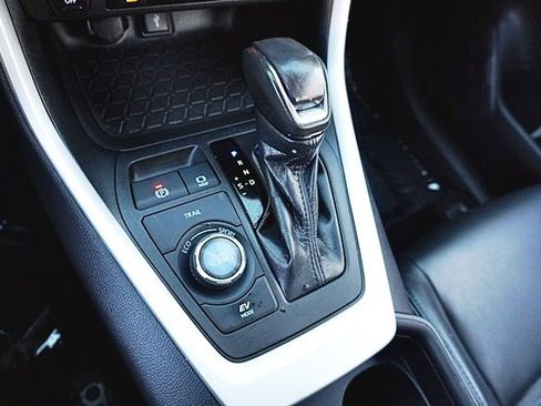 Used 2020 Toyota RAV4 XSE image 30