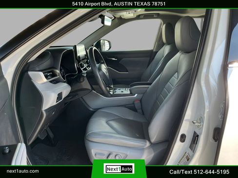 Used 2020 Toyota Highlander XLE FWD image 18