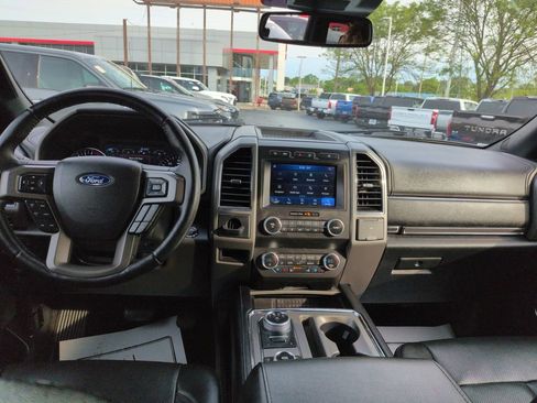 Used 2020 Ford Expedition XLT w/ Equipment Group 202A AWD/4WD image 12