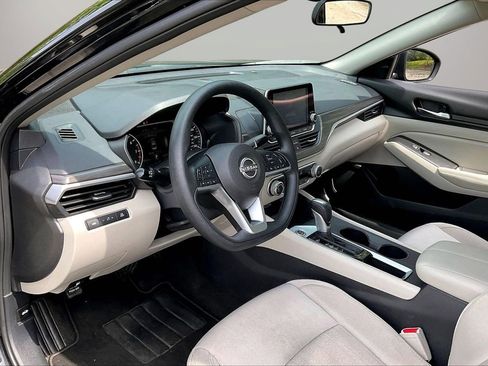 Used 2025 Nissan Altima 2.5 SV FWD image 18
