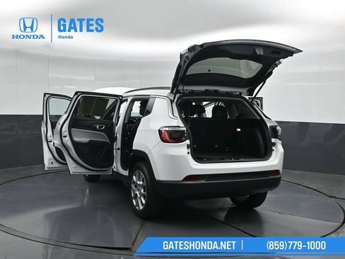 Used 2022 Jeep Compass Latitude w/ Sun and Sound Group AWD/4WD image 61