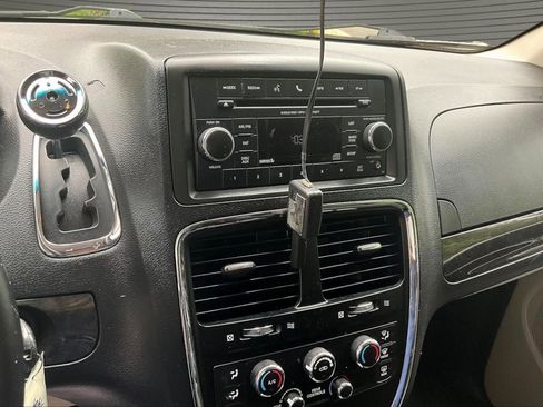 Used 2015 Dodge Grand Caravan SE w/ Quick Order Package 29E SE FWD image 9