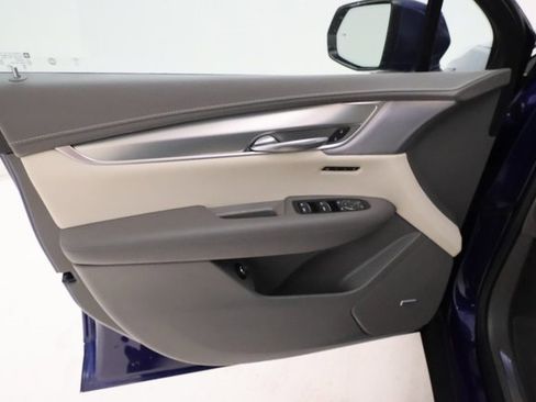 Used 2025 Cadillac XT5 Premium Luxury image 7