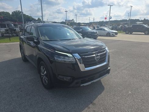 Used 2024 Nissan Pathfinder SL FWD image 1