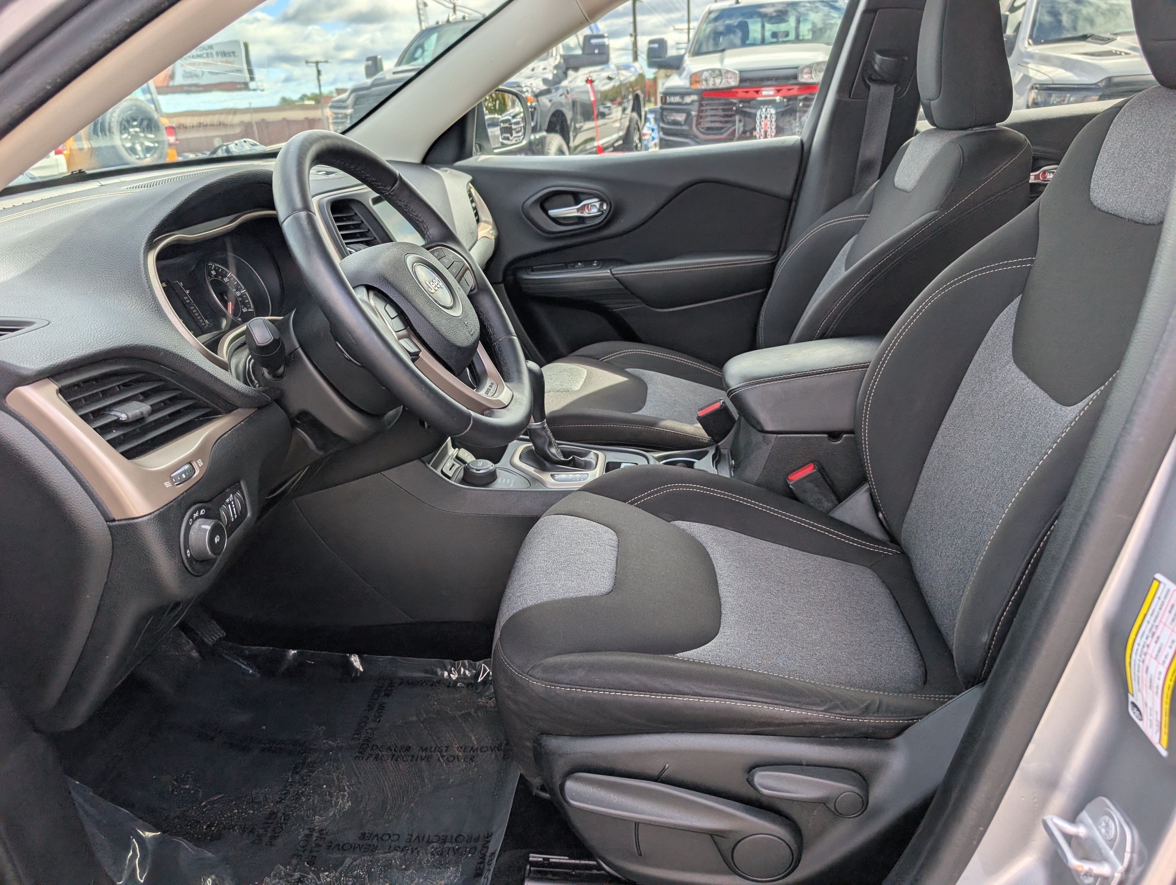 Used 2014 Jeep Cherokee Latitude AWD/4WD image 16