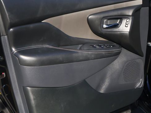 Used 2024 Nissan Murano SL image 16