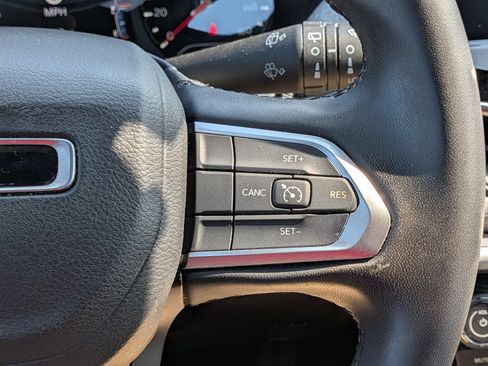 Used 2024 Jeep Compass Latitude AWD/4WD image 19