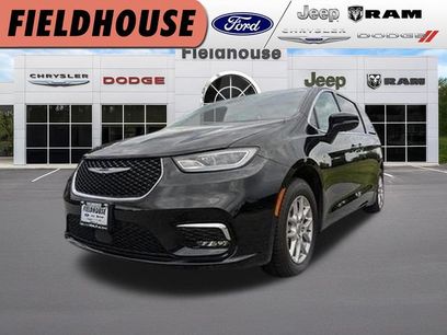 Used 2024 Chrysler Pacifica Touring-L