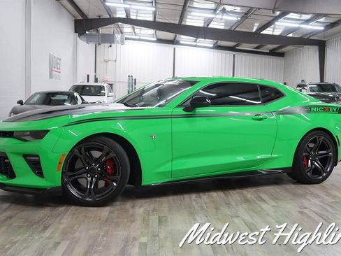 Used 2017 Chevrolet Camaro SS RWD image 5