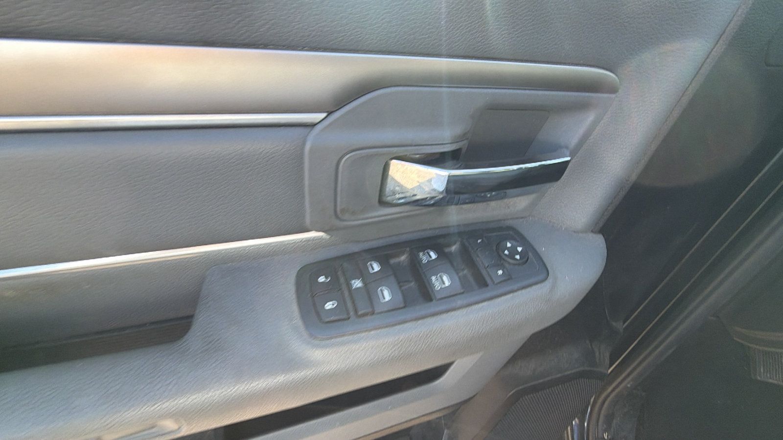 Used 2019 RAM 1500 Classic SLT RWD image 15