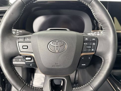 Certified 2025 Toyota Crown Signia w/ Advanced Technology Package AWD/4WD image 17