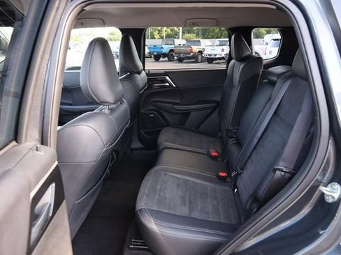 Used 2025 Mitsubishi Outlander SEL AWD/4WD image 10