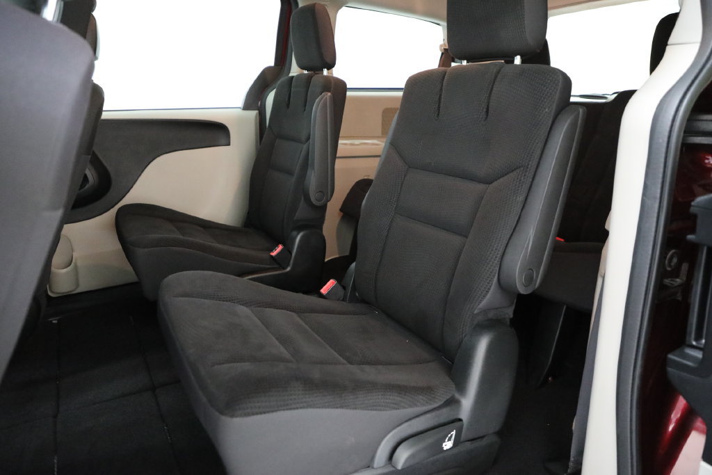 Used 2018 Dodge Grand Caravan SE w/ Rear Park Assist Package FWD image 34
