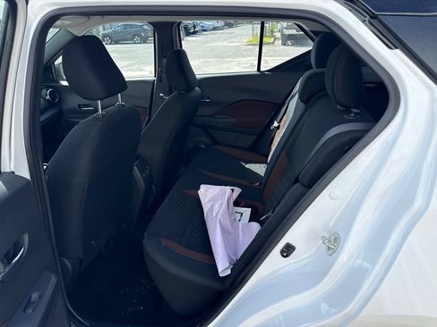 Used 2023 Nissan Kicks SR FWD image 11
