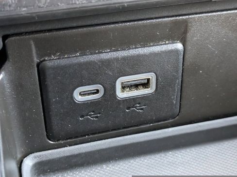 Used 2024 GMC Yukon XL Denali image 20