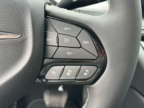 New 2026 Chrysler Pacifica Limited FWD image 11