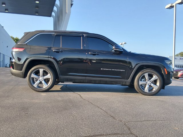 Used 2024 Jeep Grand Cherokee Limited AWD/4WD image 2