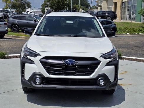 Used 2025 Subaru Outback Premium image 2