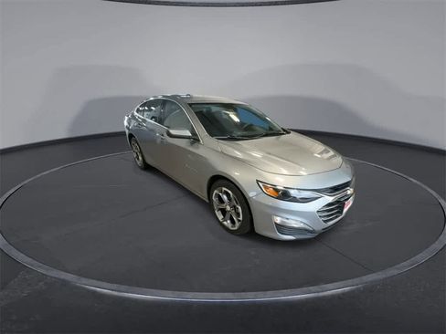 Used 2024 Chevrolet Malibu LT image 2
