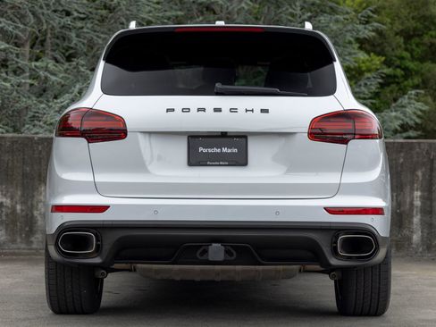 Used 2016 Porsche Cayenne AWD/4WD image 10