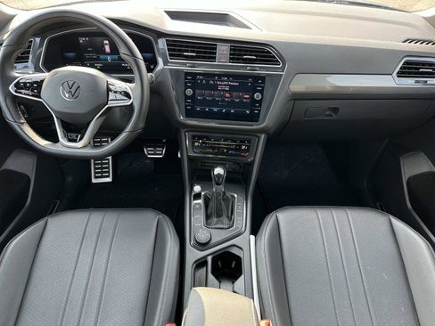 Used 2023 Volkswagen Tiguan SE R-Line image 13