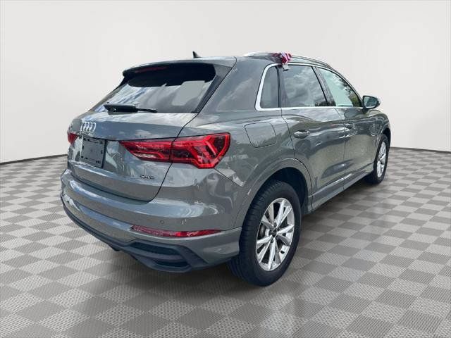 Used 2024 Audi Q3 2.0T Premium w/ Convenience Package AWD/4WD image 3