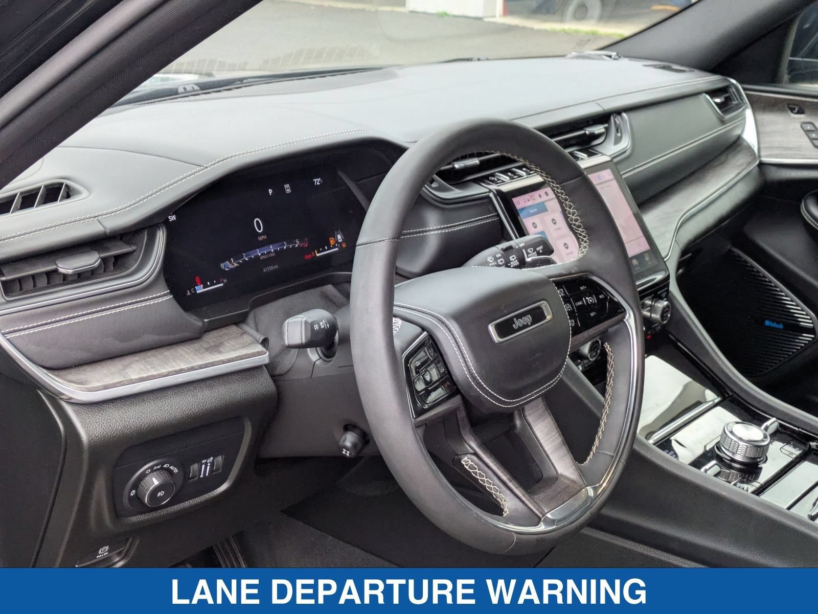 Used 2023 Jeep Grand Cherokee Overland w/ Luxury Tech Group IV AWD/4WD image 15