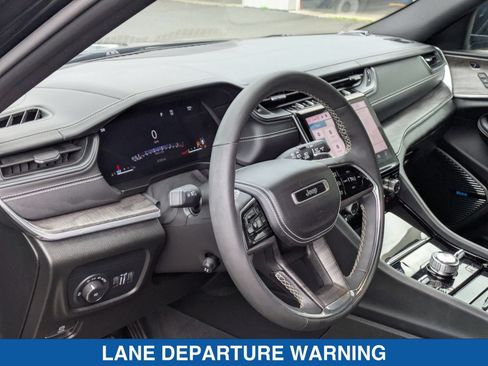 Used 2023 Jeep Grand Cherokee Overland w/ Luxury Tech Group IV AWD/4WD image 15
