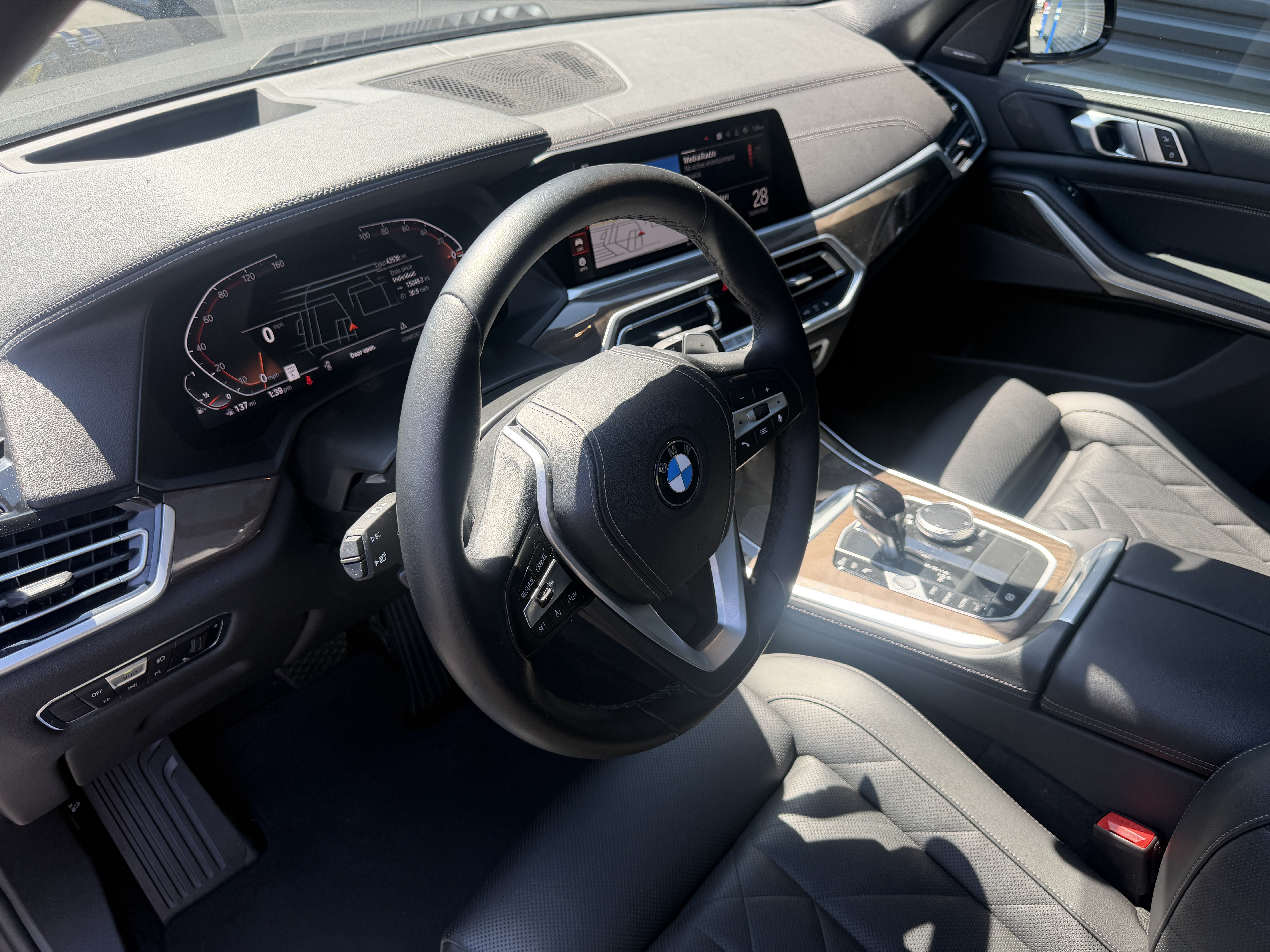 Used 2023 BMW X5 xDrive40i w/ Premium Package AWD/4WD image 4