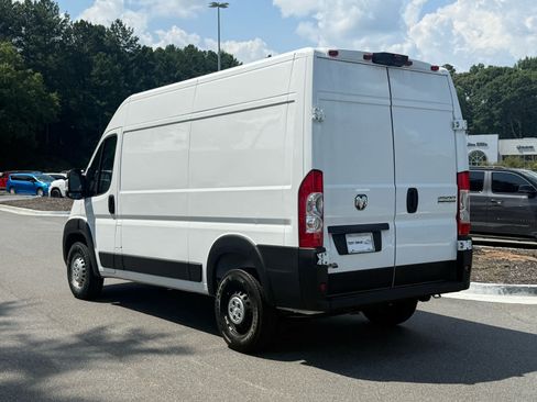 Used 2024 RAM ProMaster 2500 w/ Convenience Group FWD image 3