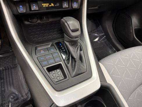Used 2022 Toyota RAV4 XLE w/ Convenience Package image 36