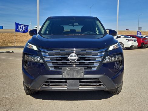 Used 2024 Nissan Rogue SV image 10