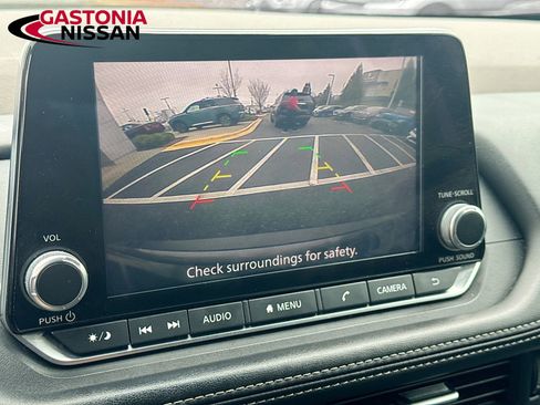 Used 2021 Nissan Rogue S image 17