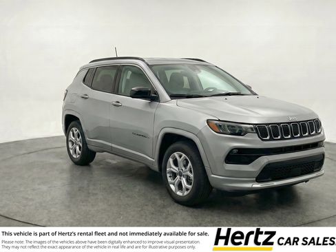 Used 2025 Jeep Compass Latitude AWD/4WD image 1