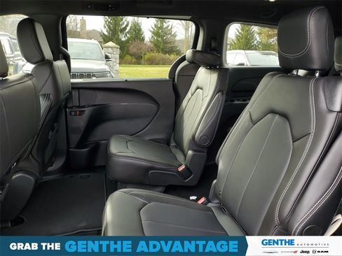 New 2026 Chrysler Pacifica Select image 23
