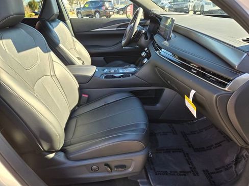 Certified 2025 INFINITI QX60 Luxe w/ Black Edition AWD/4WD image 22