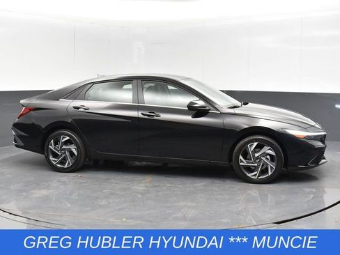 Used 2025 Hyundai Elantra SEL FWD image 4