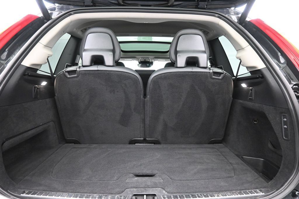 Used 2016 Volvo XC90 T6 Momentum w/ Protection Package Plus AWD/4WD image 22