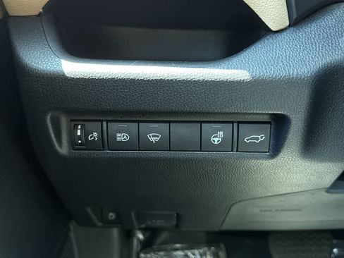 Used 2022 Toyota RAV4 XLE Premium AWD/4WD image 21