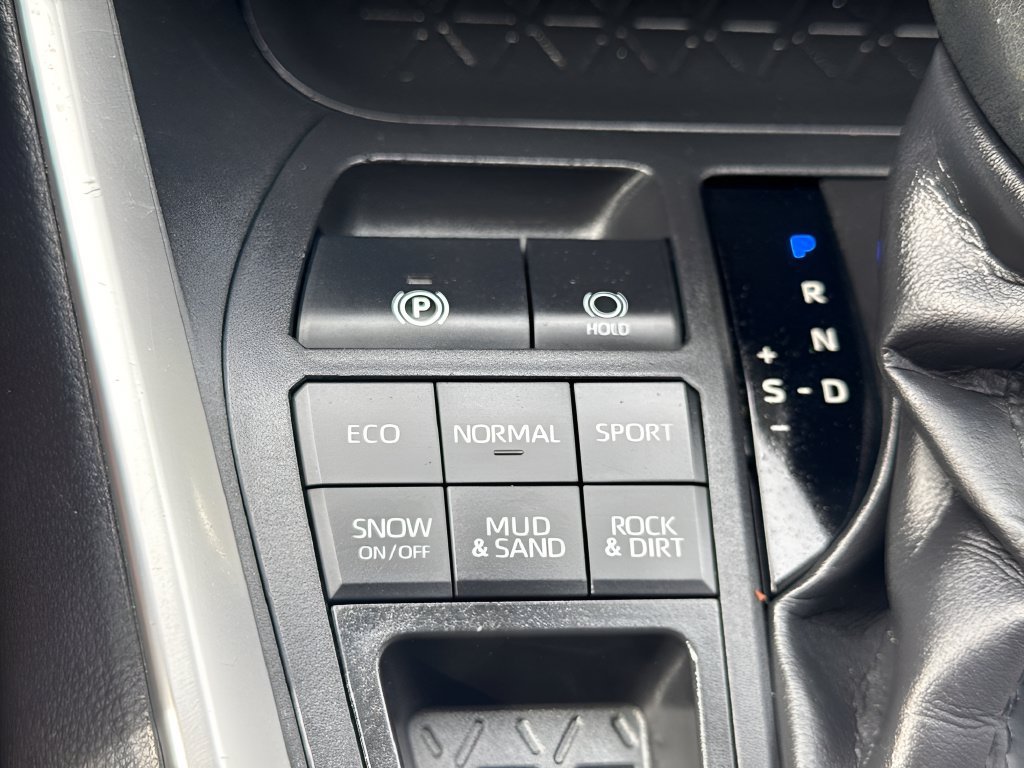 Used 2021 Toyota RAV4 XLE w/ Convenience Package AWD/4WD image 21