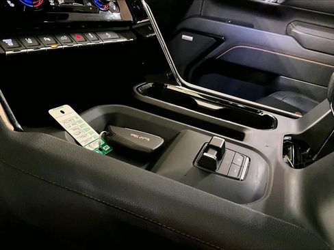 Used 2025 GMC Sierra 2500 AT4 w/ AT4 Premium Plus Package image 17