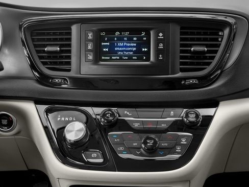 Used 2017 Chrysler Pacifica Touring-L FWD image 13