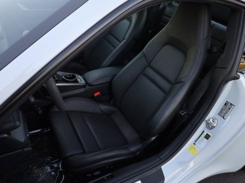 Used 2025 Porsche 911 Carrera image 25