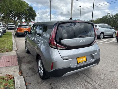 Used 2025 Kia Soul LX w/ LX Technology Package FWD image 5